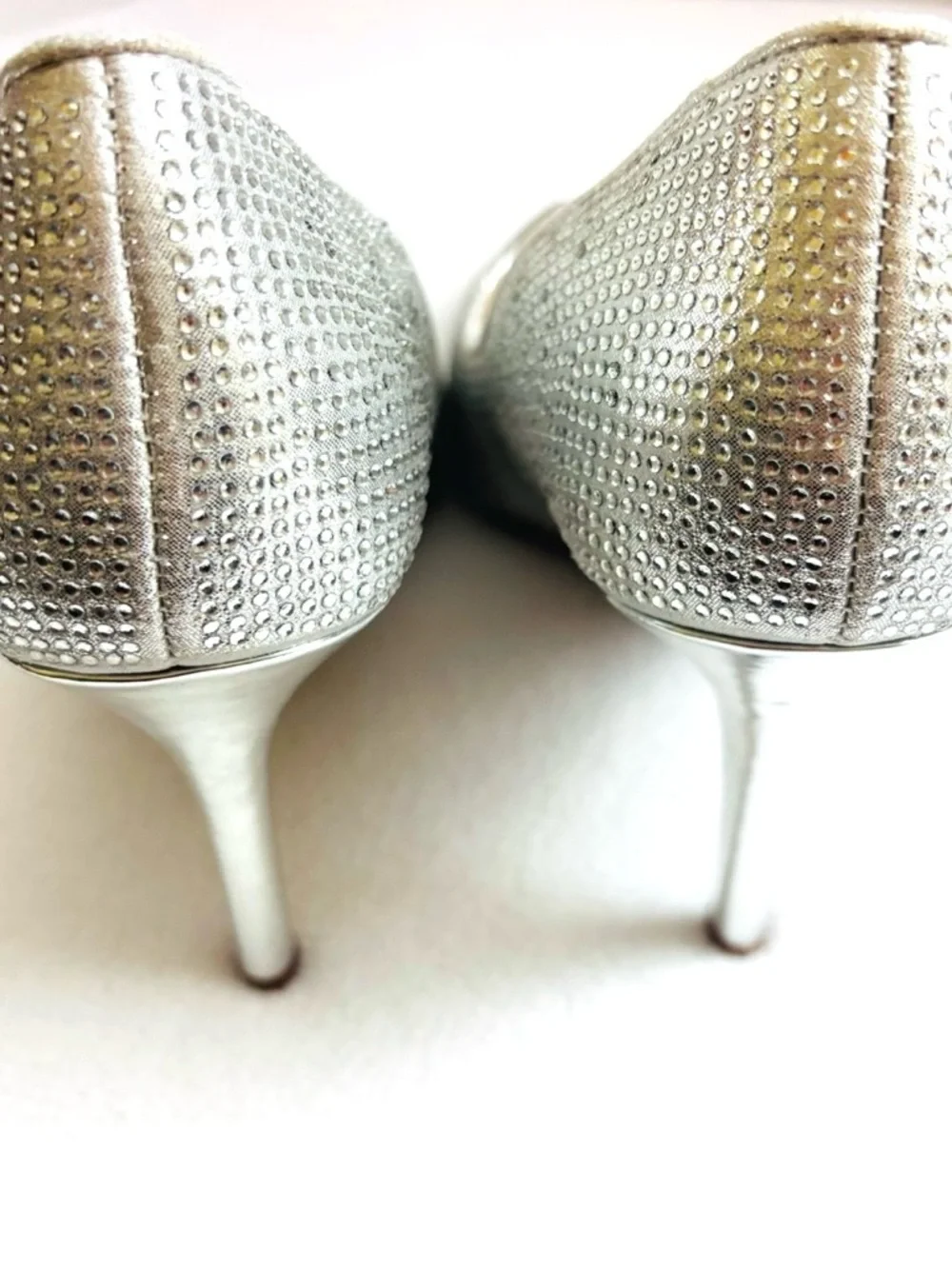 NWOT Jessica Simpson Silver Rhinestone Pointed Stiletto Sparkly Heels Pumps 7.5